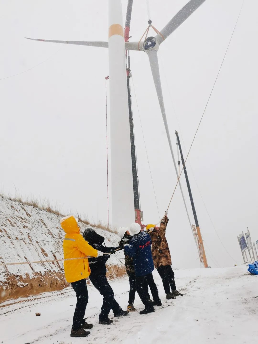 战风雪，斗严寒！成蜀电力冒雪奋进促工期